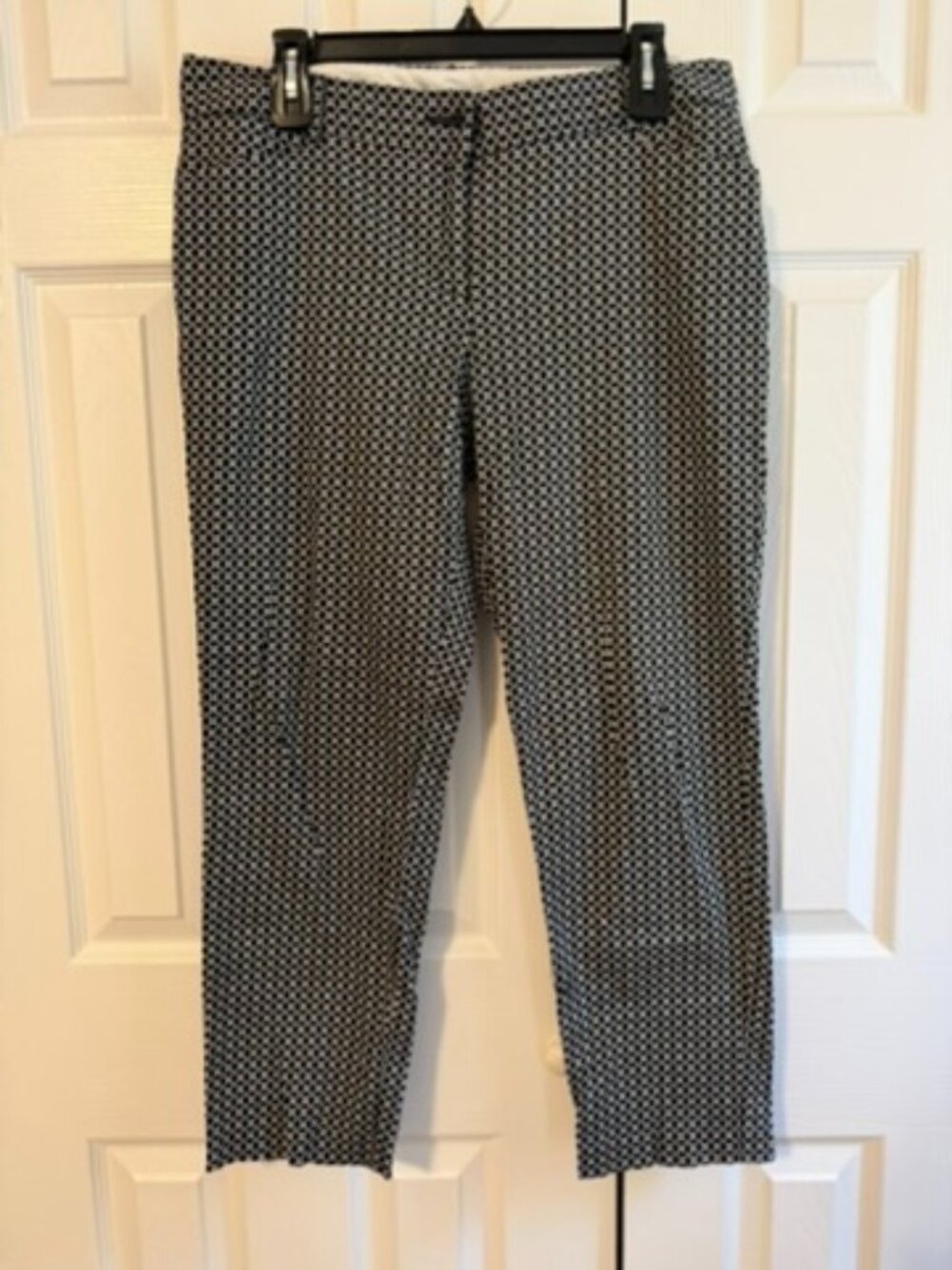 Geometric Black and White Van Heusen Crop Pants (Size 10)